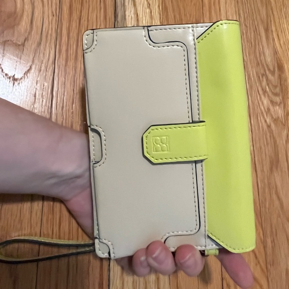 BCBGMaxAzria envelope style clutch - Picture 2 of 5